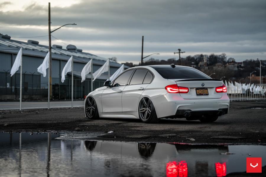  BMW M3 Sedan on Vossen Wheels (HF-1) 2018 года  (фото 34 из 57)